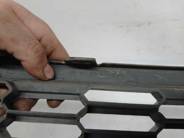 GRILLE DE PARE CHOC AVANT CENTRE VW POLO 6R 6/2009-4/2014 - Vue 2